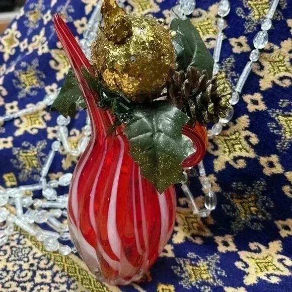 Candycane striped glass vase. Beautiful for the holidays. - Picture 9 of 9